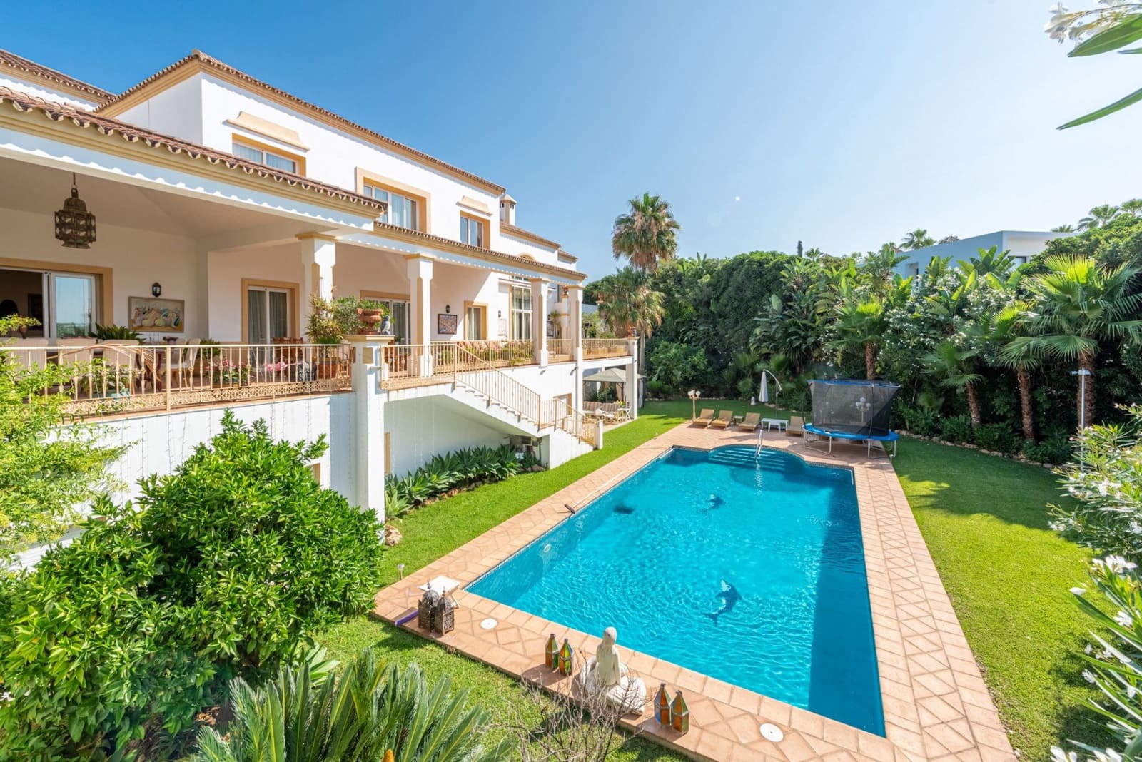 5 bedroom Villa for sale in Benahavis with pool garage - € 4,800,000 (Ref: 7714879)