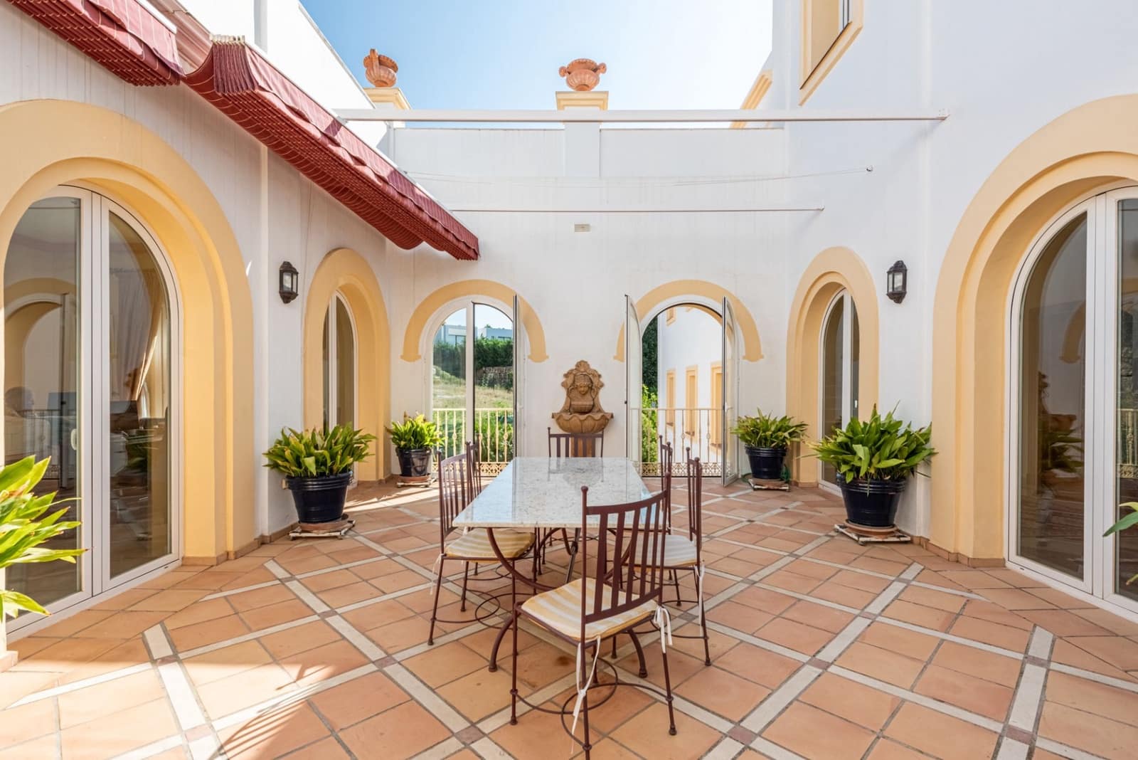 5 bedroom Villa for sale in Benahavis with pool garage - € 4,800,000 (Ref: 7714879)