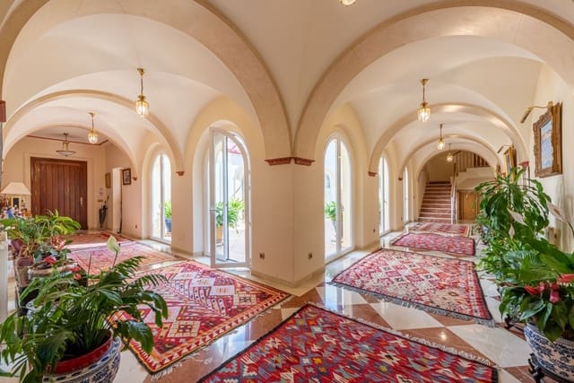 5 bedroom Villa for sale in Benahavís with pool garage - € 4,800,000 (Ref: 7714879)