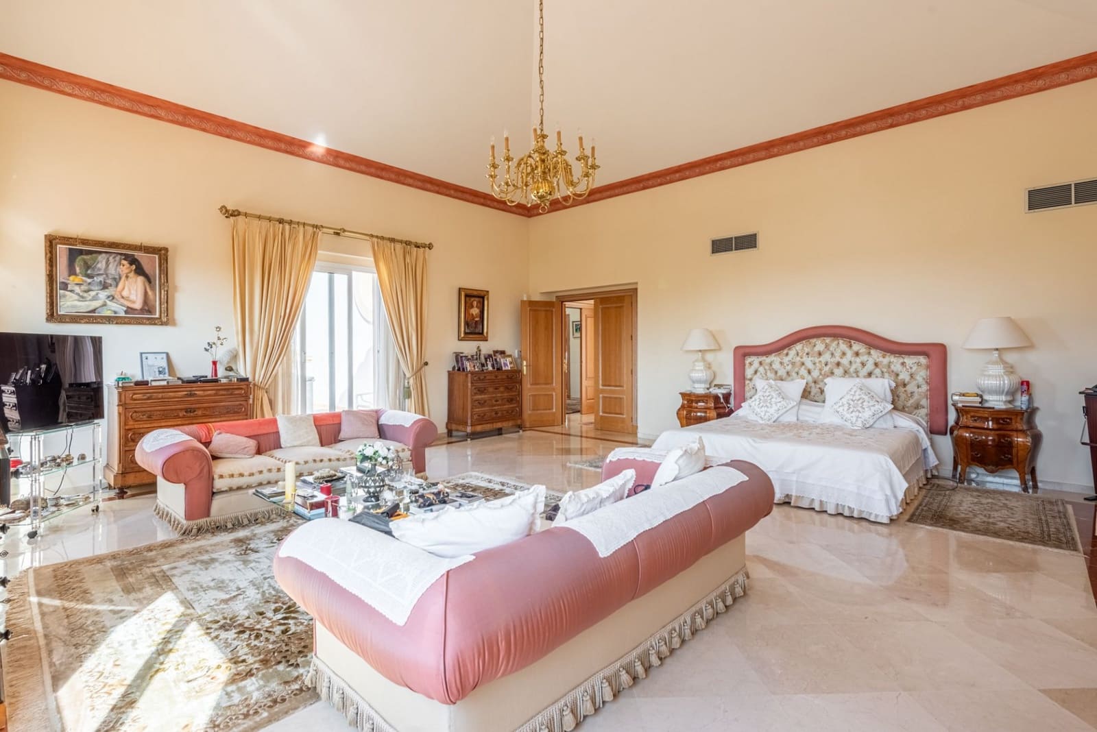 5 bedroom Villa for sale in Benahavis with pool garage - € 4,800,000 (Ref: 7714879)