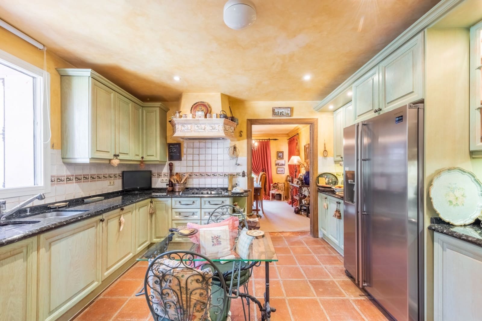 5 bedroom Villa for sale in Benahavis with pool garage - € 5,250,000 (Ref: 7740735)