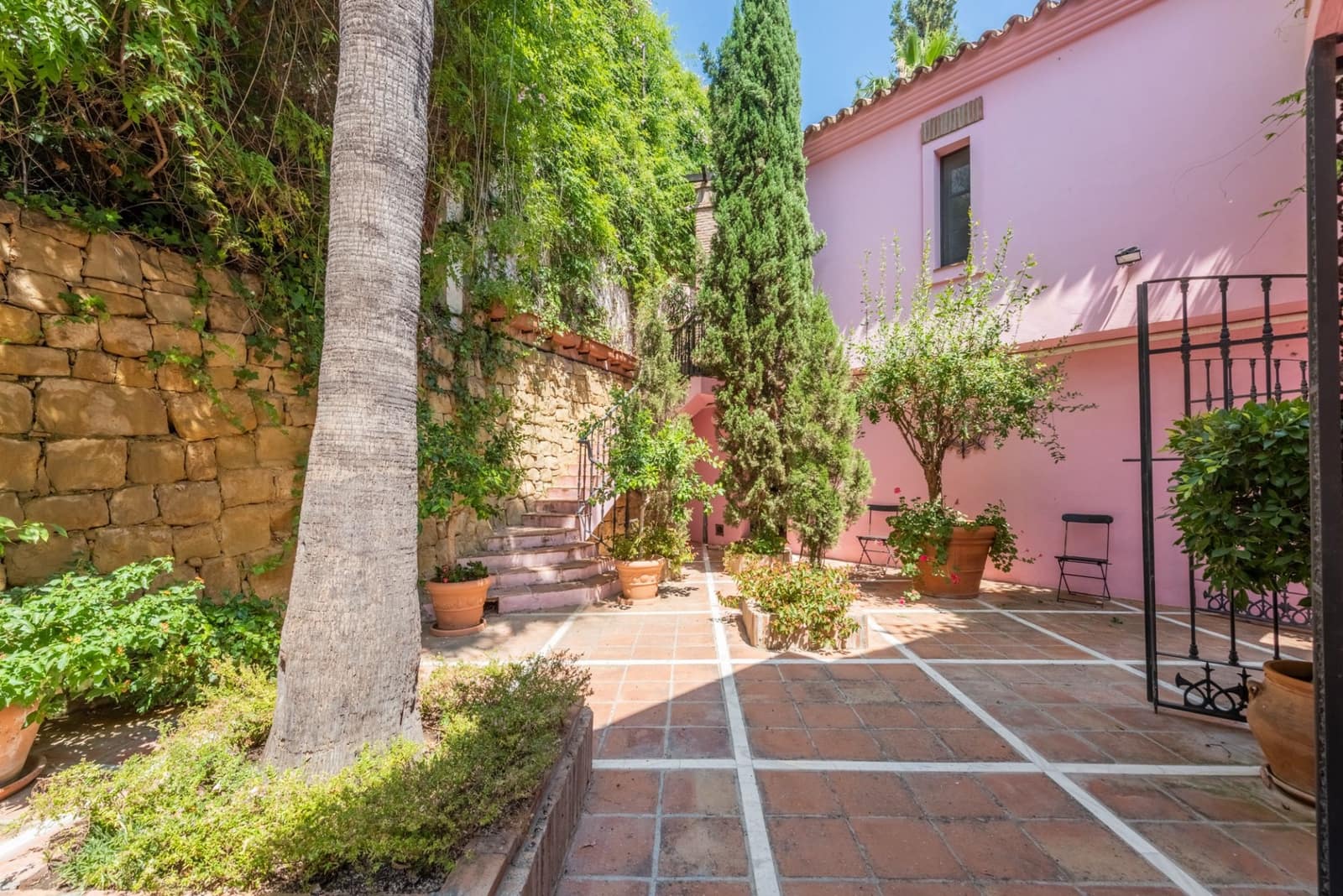 5 bedroom Villa for sale in Benahavis with pool garage - € 5,250,000 (Ref: 7740735)