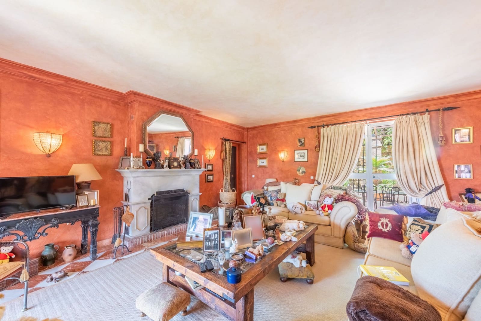 5 bedroom Villa for sale in Benahavis with pool garage - € 5,250,000 (Ref: 7740735)