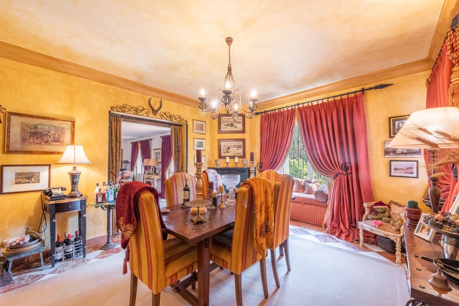 5 bedroom Villa for sale in Benahavis with pool garage - € 5,250,000 (Ref: 7740735)