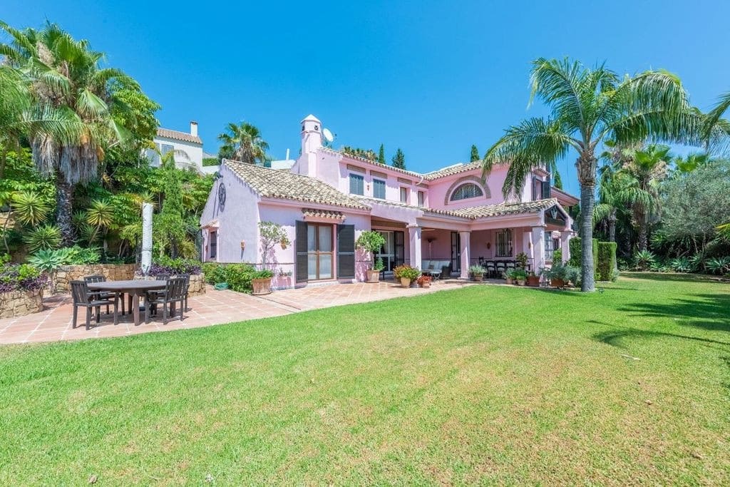 5 bedroom Villa for sale in Benahavis with pool garage - € 5,250,000 (Ref: 7740735)