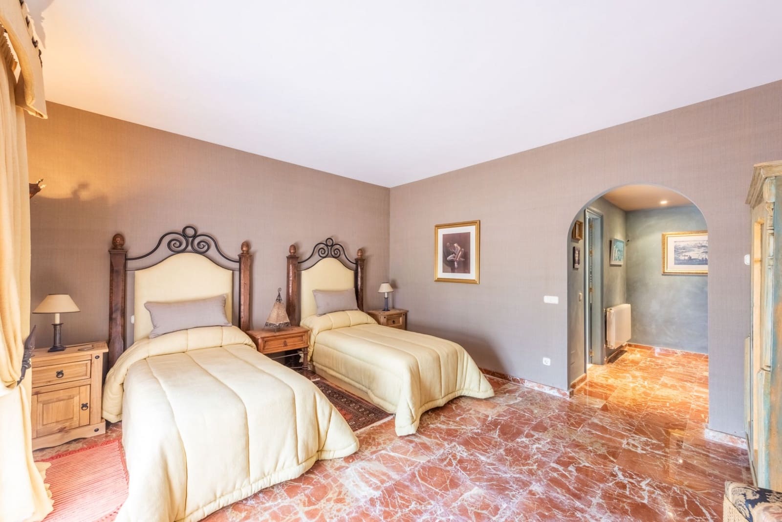 5 bedroom Villa for sale in Benahavis with pool garage - € 5,250,000 (Ref: 7740735)