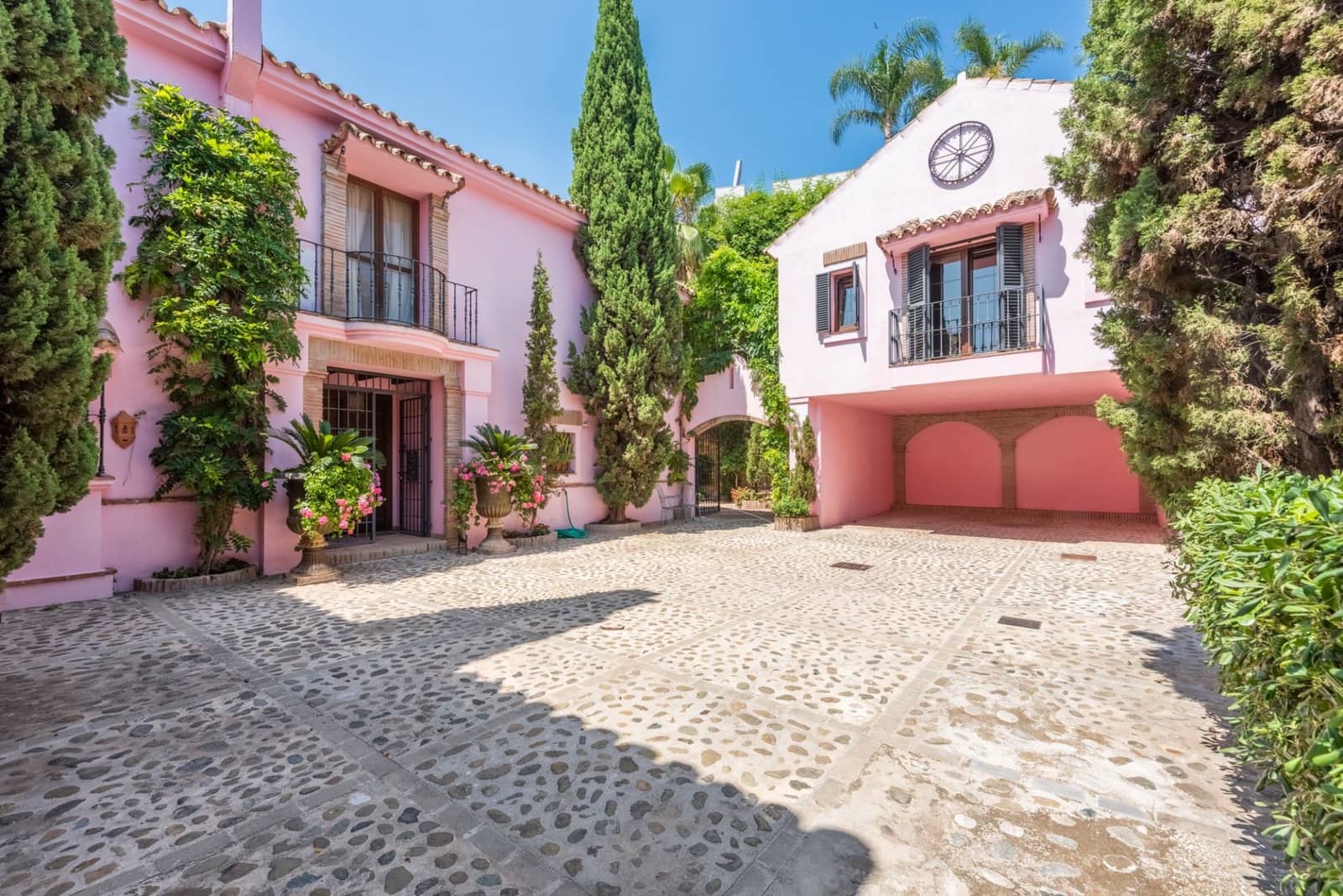 5 bedroom Villa for sale in Benahavis with pool garage - € 5,250,000 (Ref: 7740735)