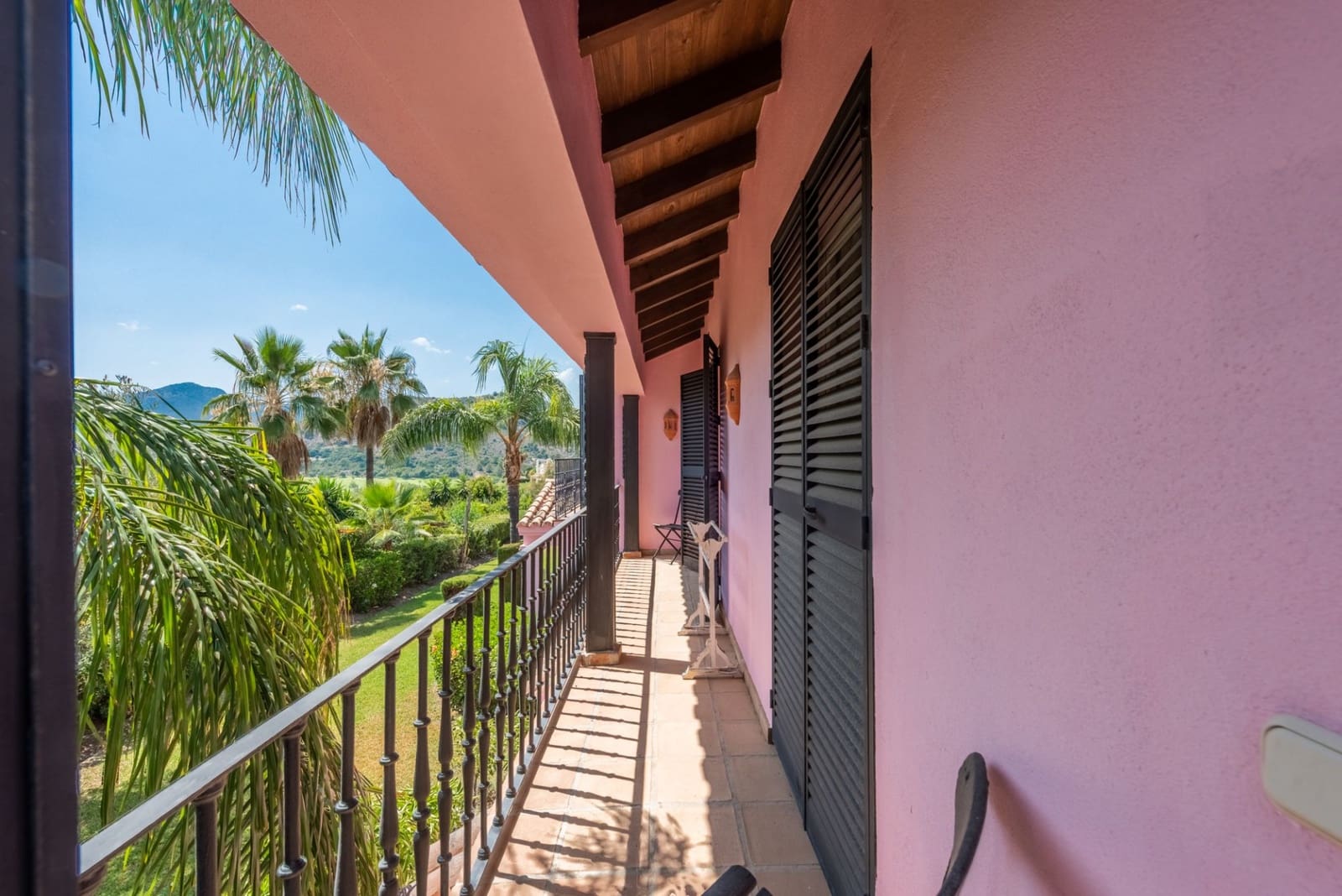 5 bedroom Villa for sale in Benahavis with pool garage - € 5,250,000 (Ref: 7740735)