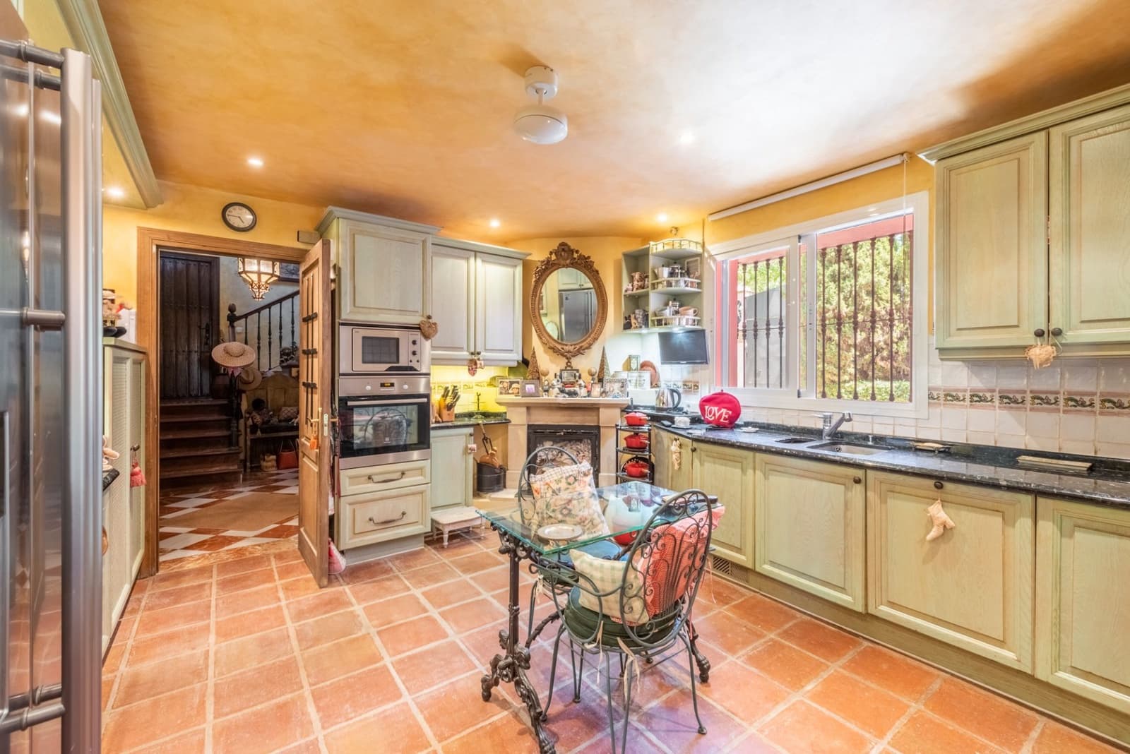 5 bedroom Villa for sale in Benahavis with pool garage - € 5,250,000 (Ref: 7740735)