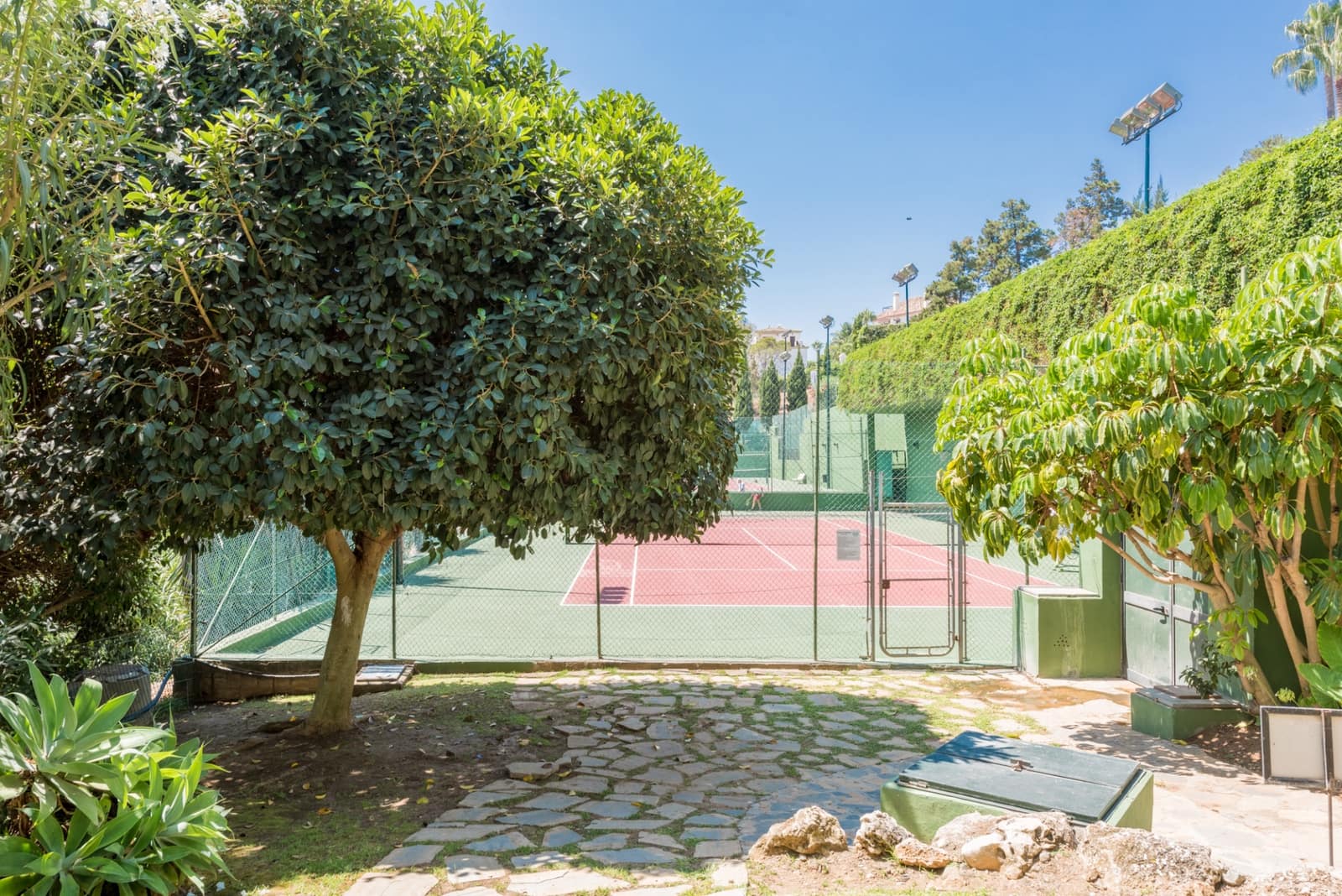 2 slaapkamer Appartement te huur in Marbella met zwembad garage - € 2.200 (Ref: 7774702)