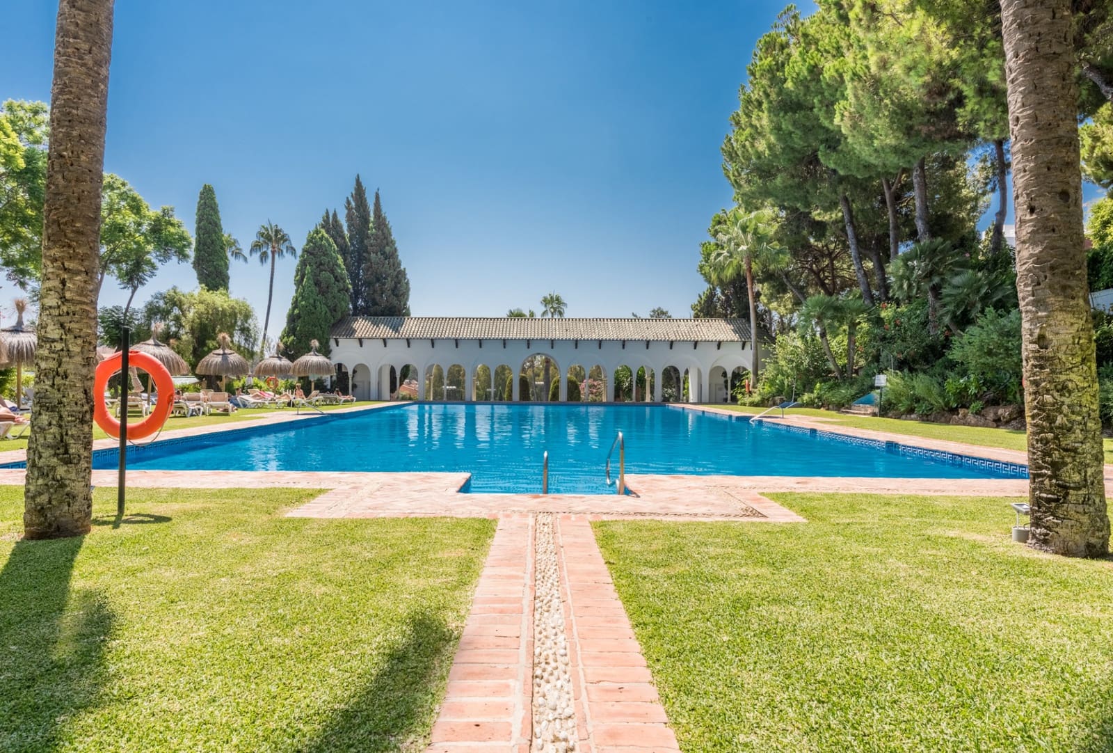 2 slaapkamer Appartement te huur in Marbella met zwembad garage - € 2.200 (Ref: 7774702)