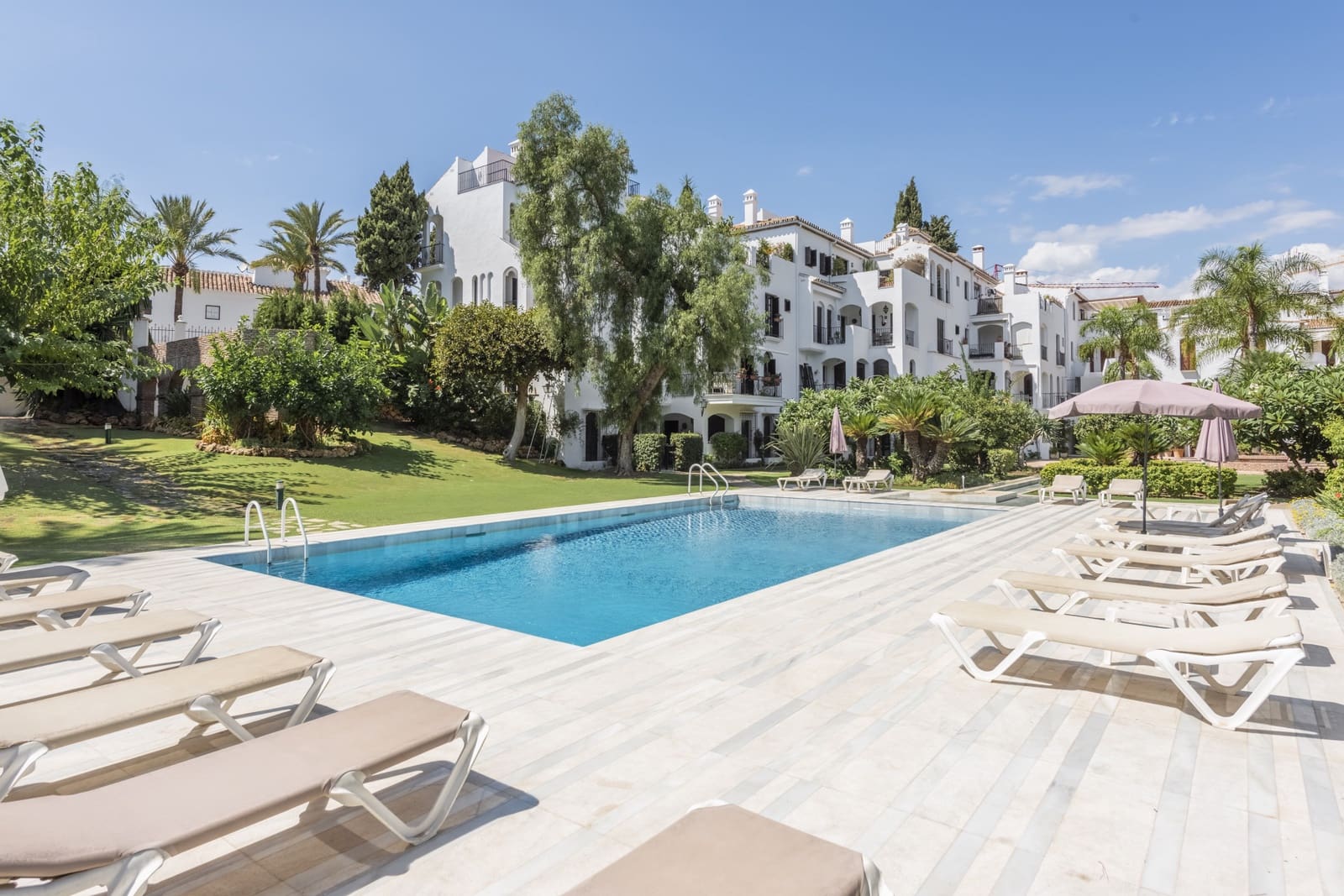 2 slaapkamer Appartement te huur in Marbella met zwembad garage - € 2.200 (Ref: 7774702)