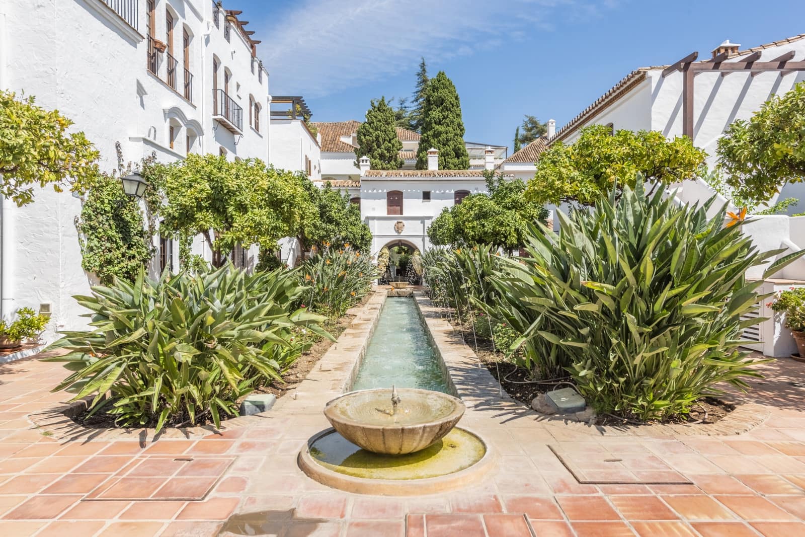 2 slaapkamer Appartement te huur in Marbella met zwembad garage - € 2.200 (Ref: 7774702)