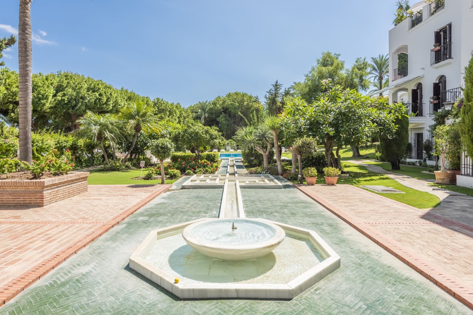 2 slaapkamer Appartement te huur in Marbella met zwembad garage - € 2.200 (Ref: 7774702)