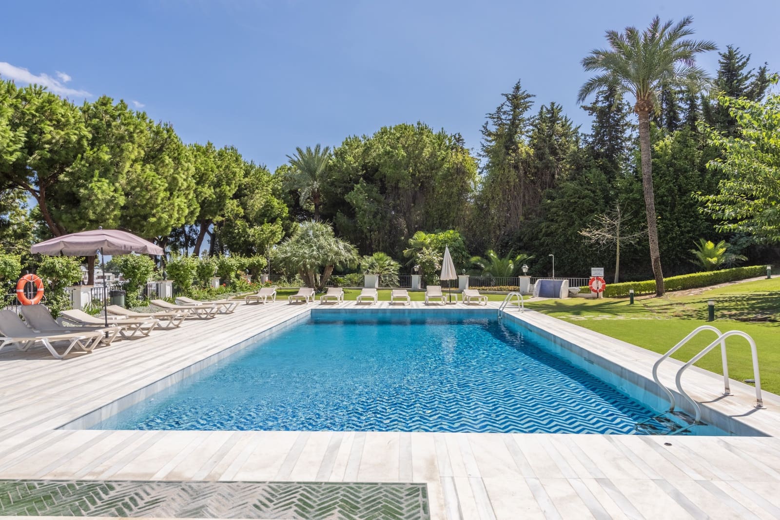 2 slaapkamer Appartement te huur in Marbella met zwembad garage - € 2.200 (Ref: 7774702)