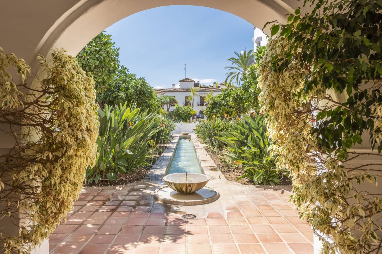 2 slaapkamer Appartement te huur in Marbella met zwembad garage - € 2.200 (Ref: 7774702)