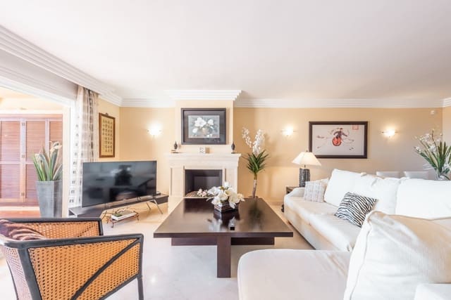 Apartamento de 2 habitaciones en Marbella en venta con piscina garaje - 850.000 € (Ref: 7776643)