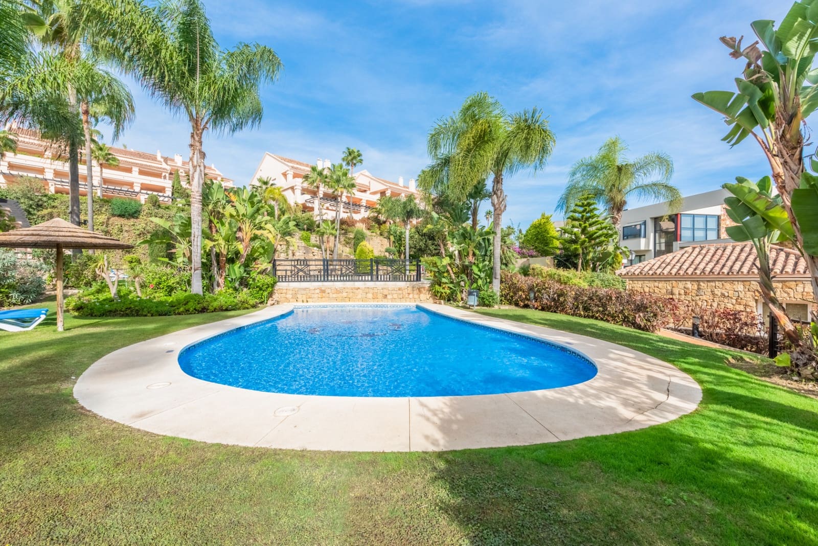 Apartamento de 2 habitaciones en Marbella en venta con piscina garaje - 850.000 € (Ref: 7776643)