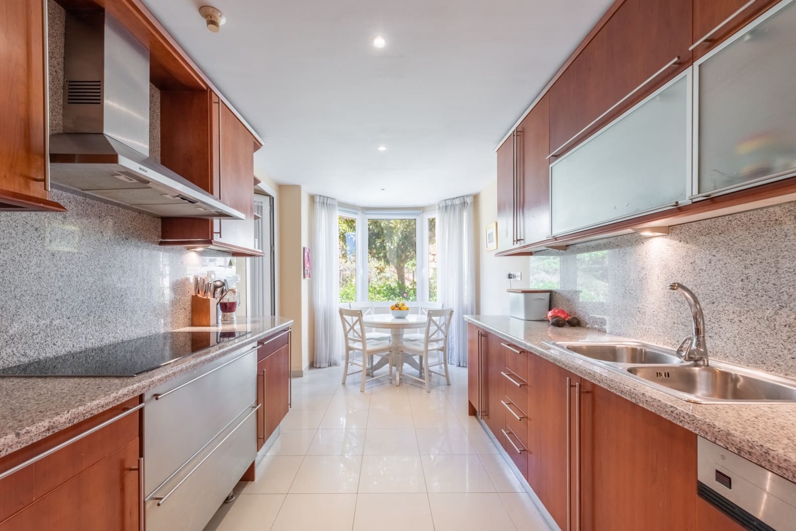 Apartamento de 2 habitaciones en Marbella en venta con piscina garaje - 850.000 € (Ref: 7776643)