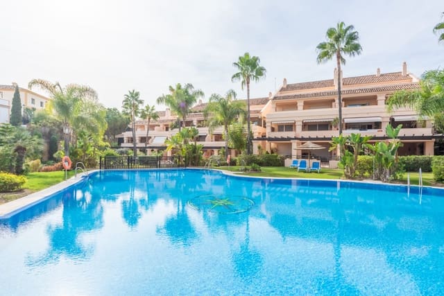 Apartamento de 2 habitaciones en Marbella en venta con piscina garaje - 850.000 € (Ref: 7776643)