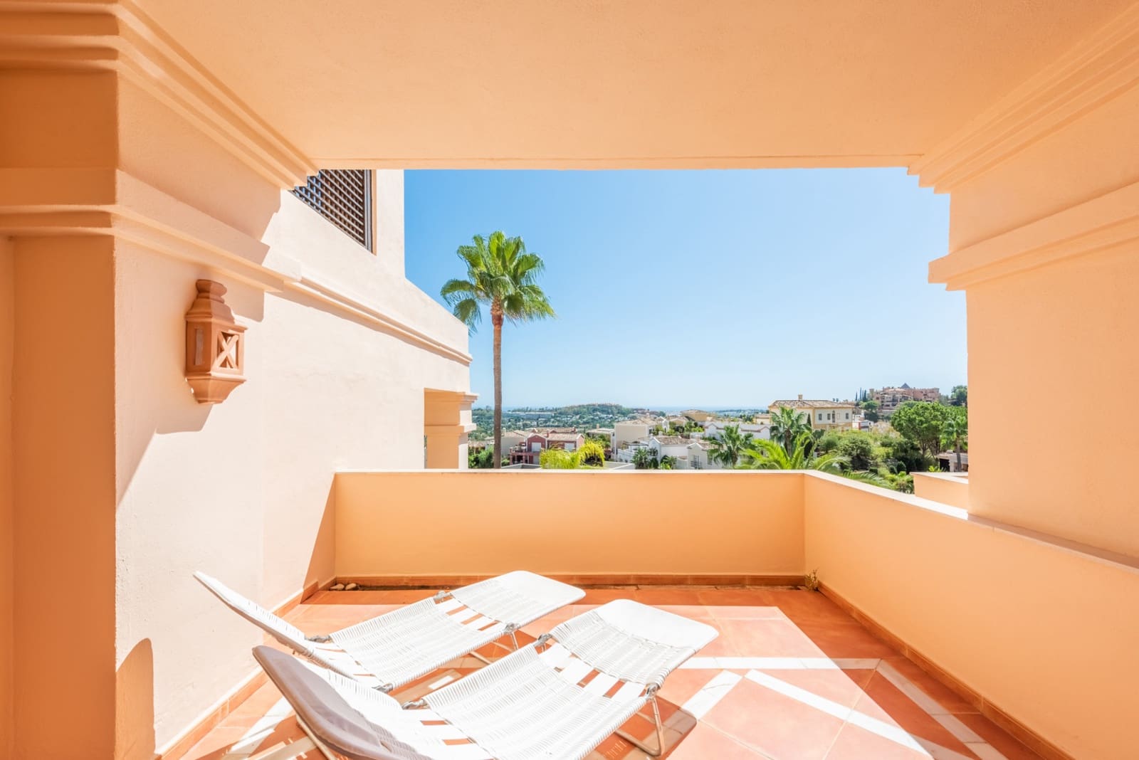 Apartamento de 2 habitaciones en Marbella en venta con piscina garaje - 850.000 € (Ref: 7776643)