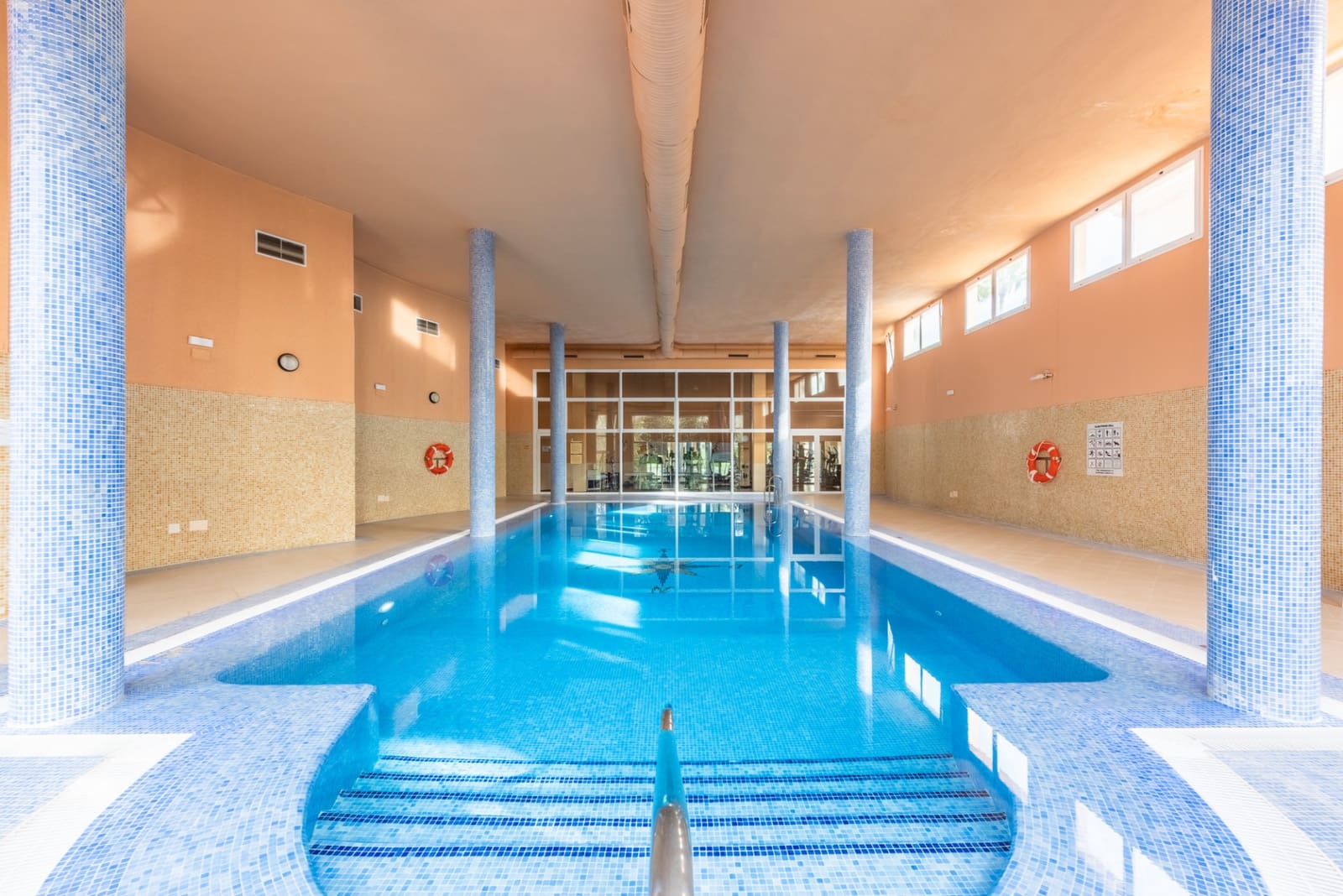Apartamento de 2 habitaciones en Marbella en venta con piscina garaje - 850.000 € (Ref: 7776643)