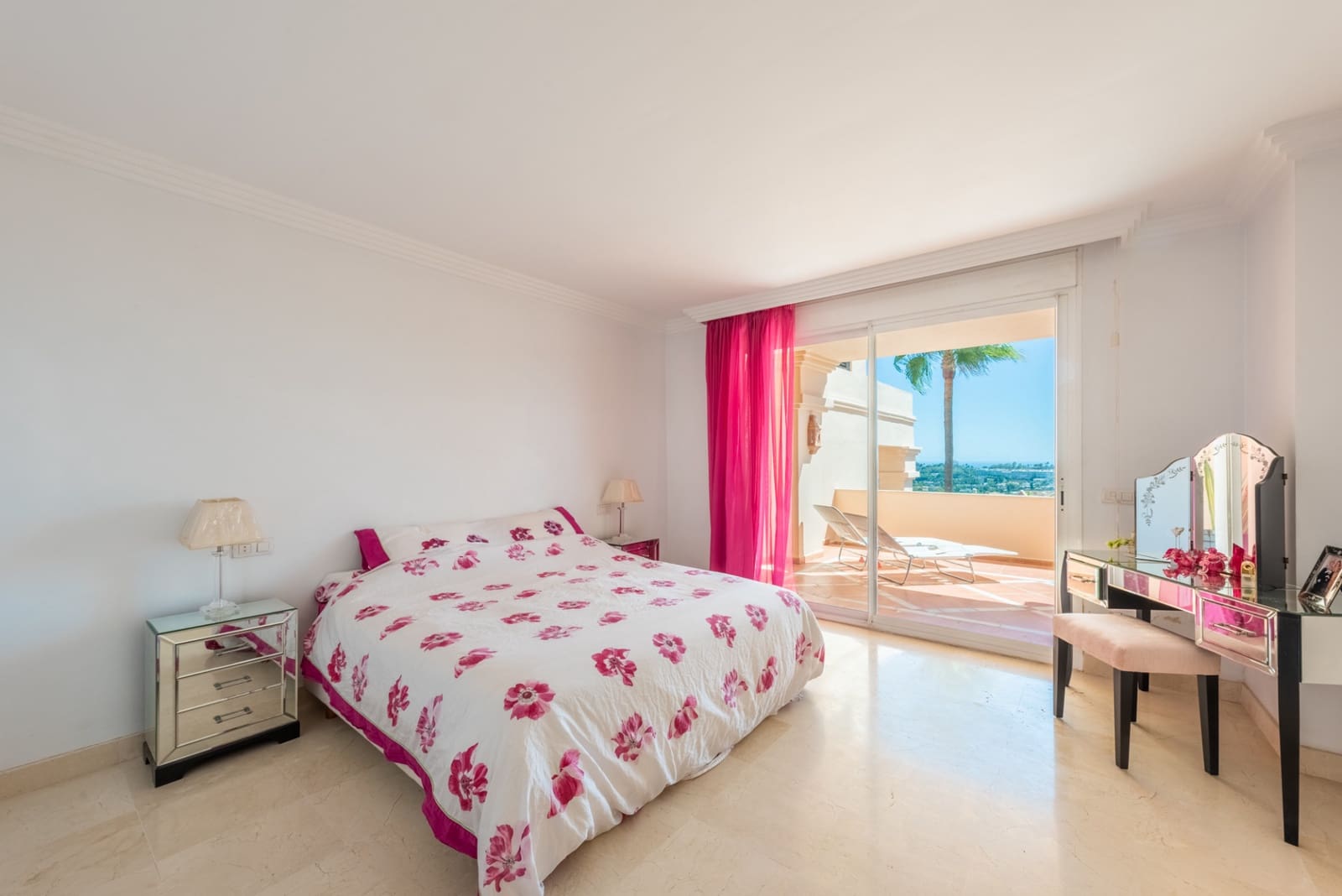 Apartamento de 2 habitaciones en Marbella en venta con piscina garaje - 850.000 € (Ref: 7776643)