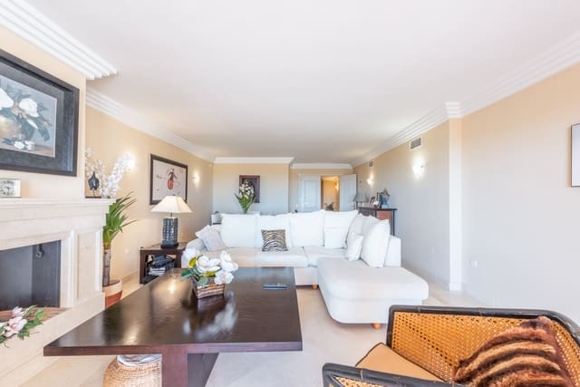 Apartamento de 2 habitaciones en Marbella en venta con piscina garaje - 850.000 € (Ref: 7776643)
