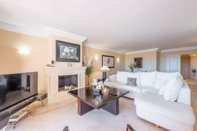 Apartamento de 2 habitaciones en Marbella en venta con piscina garaje - 850.000 € (Ref: 7776643)