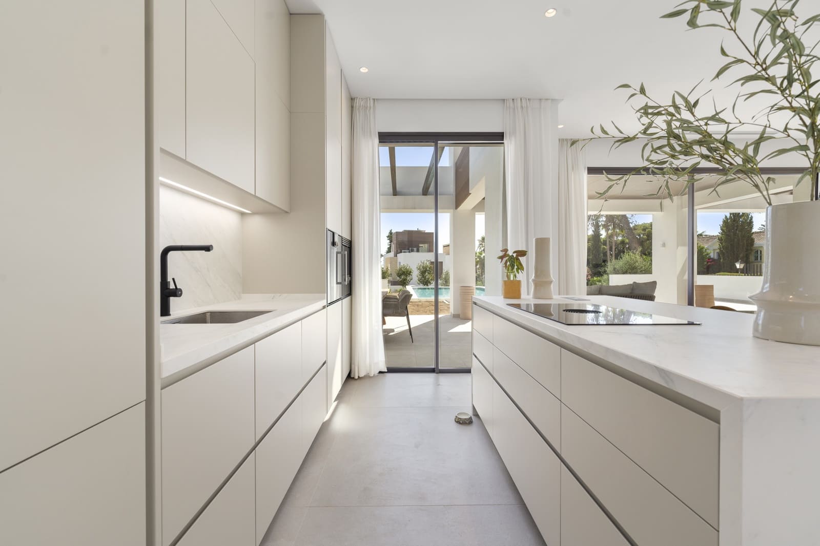 4 Zimmer Villa zu verkaufen in Marbella mit Pool Garage - 4.500.000 € (Ref: 7777762)