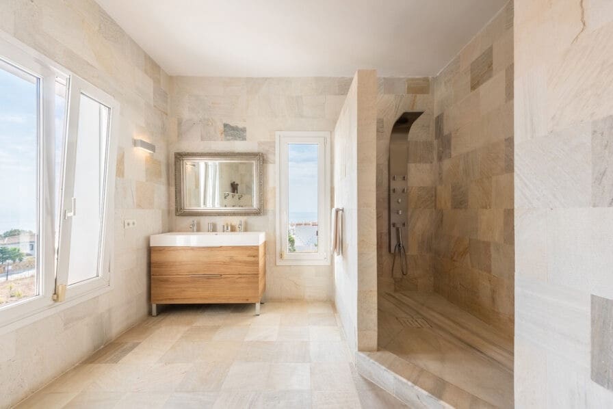 4 bedroom Villa for rent in Manilva with pool garage - € 8,000 (Ref: 7860613)