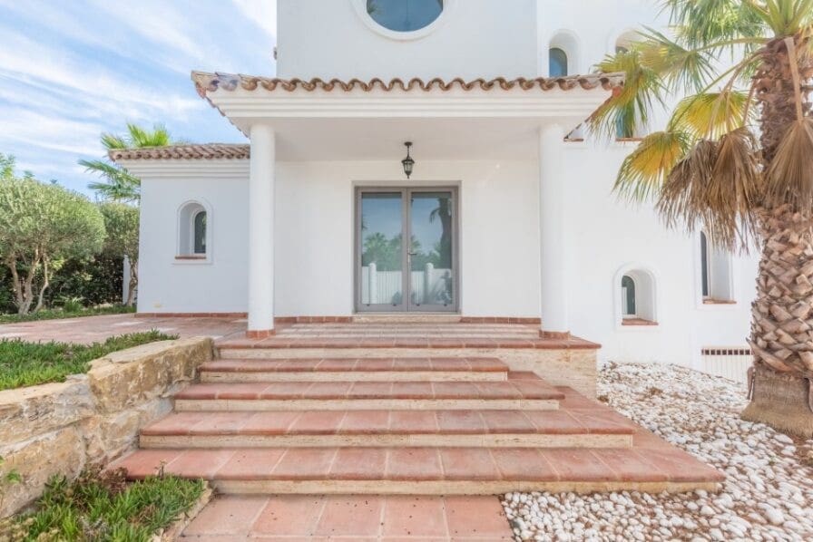 4 bedroom Villa for rent in Manilva with pool garage - € 8,000 (Ref: 7860613)