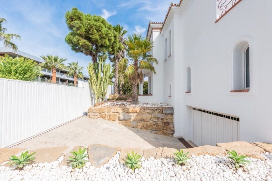 4 bedroom Villa for rent in Manilva with pool garage - € 8,000 (Ref: 7860613)