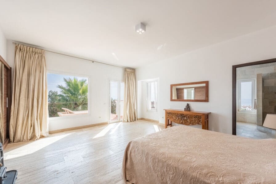 4 bedroom Villa for rent in Manilva with pool garage - € 8,000 (Ref: 7860613)