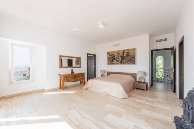 4 bedroom Villa for rent in Manilva with pool garage - € 8,000 (Ref: 7860613)