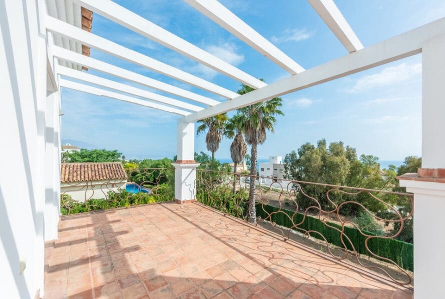 4 bedroom Villa for rent in Manilva with pool garage - € 8,000 (Ref: 7860613)