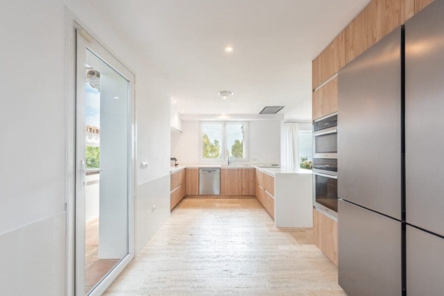 4 bedroom Villa for rent in Manilva with pool garage - € 8,000 (Ref: 7860613)