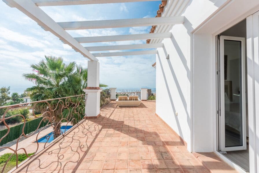 4 bedroom Villa for rent in Manilva with pool garage - € 8,000 (Ref: 7860613)