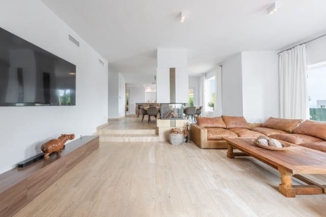 4 bedroom Villa for rent in Manilva with pool garage - € 8,000 (Ref: 7860613)