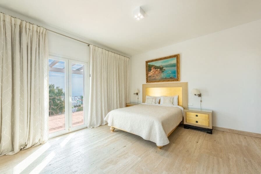 4 bedroom Villa for rent in Manilva with pool garage - € 8,000 (Ref: 7860613)