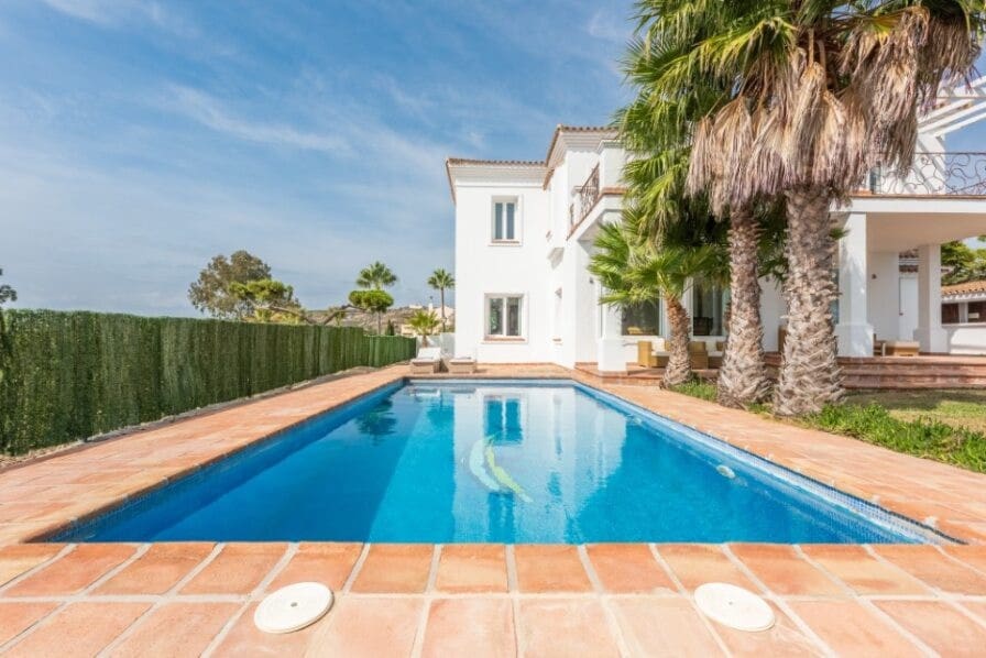 4 bedroom Villa for rent in Manilva with pool garage - € 8,000 (Ref: 7860613)