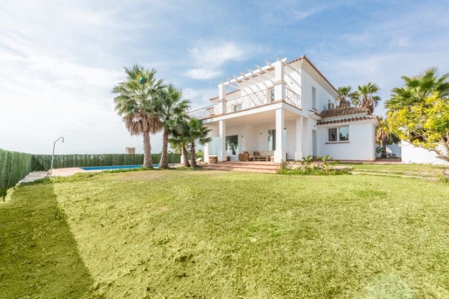 4 bedroom Villa for rent in Manilva with pool garage - € 8,000 (Ref: 7860613)