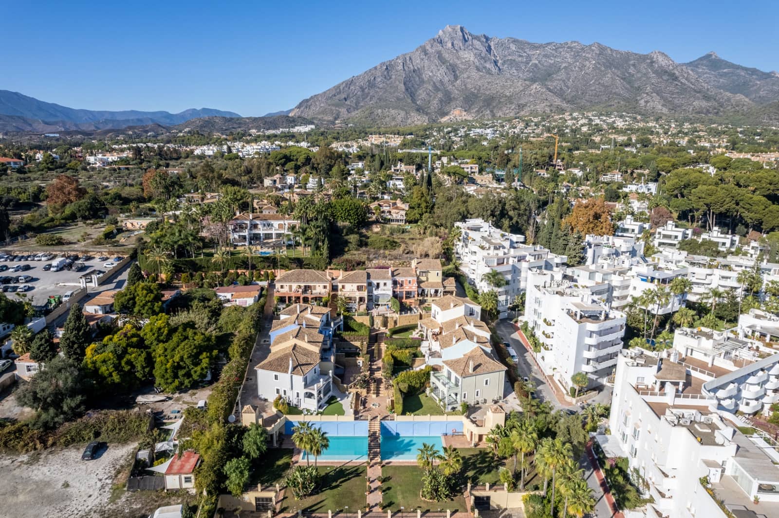 6 bedroom Townhouse for sale in Marbella with pool garage - € 1,495,000 (Ref: 7953551)