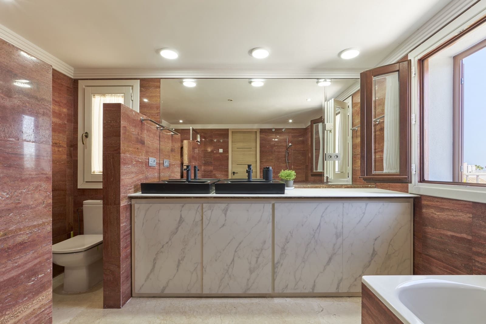 6 bedroom Townhouse for sale in Marbella with pool garage - € 1,495,000 (Ref: 7953551)