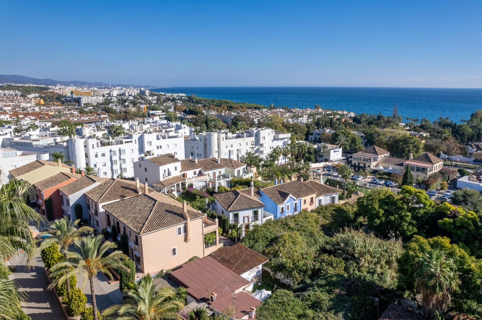 6 slaapkamer Huis te koop in Marbella met zwembad garage - € 1.495.000 (Ref: 7953551)
