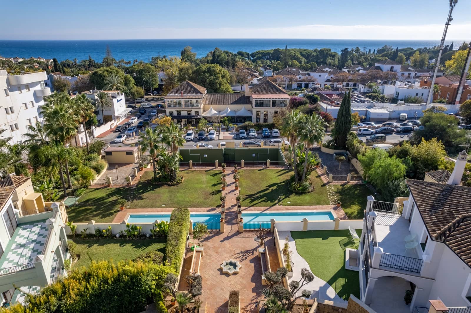 6 slaapkamer Huis te koop in Marbella met zwembad garage - € 1.495.000 (Ref: 7953551)