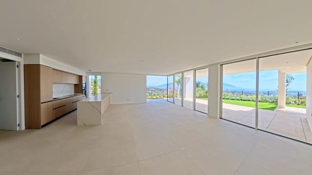 Apartamento de 3 habitaciones en Marbella en venta con piscina garaje - 975.000 € (Ref: 7967037)