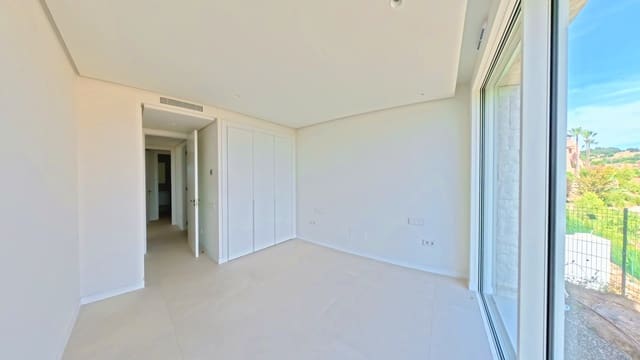 Apartamento de 3 habitaciones en Marbella en venta con piscina garaje - 975.000 € (Ref: 7967037)