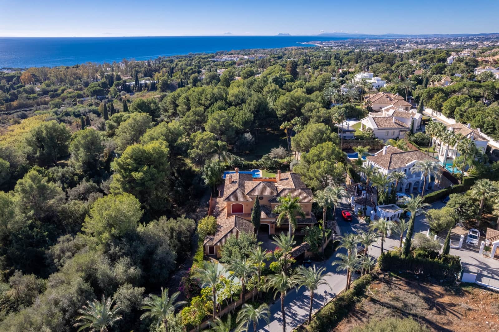 4 bedroom Villa for sale in Marbella with pool garage - € 4,500,000 (Ref: 7982701)