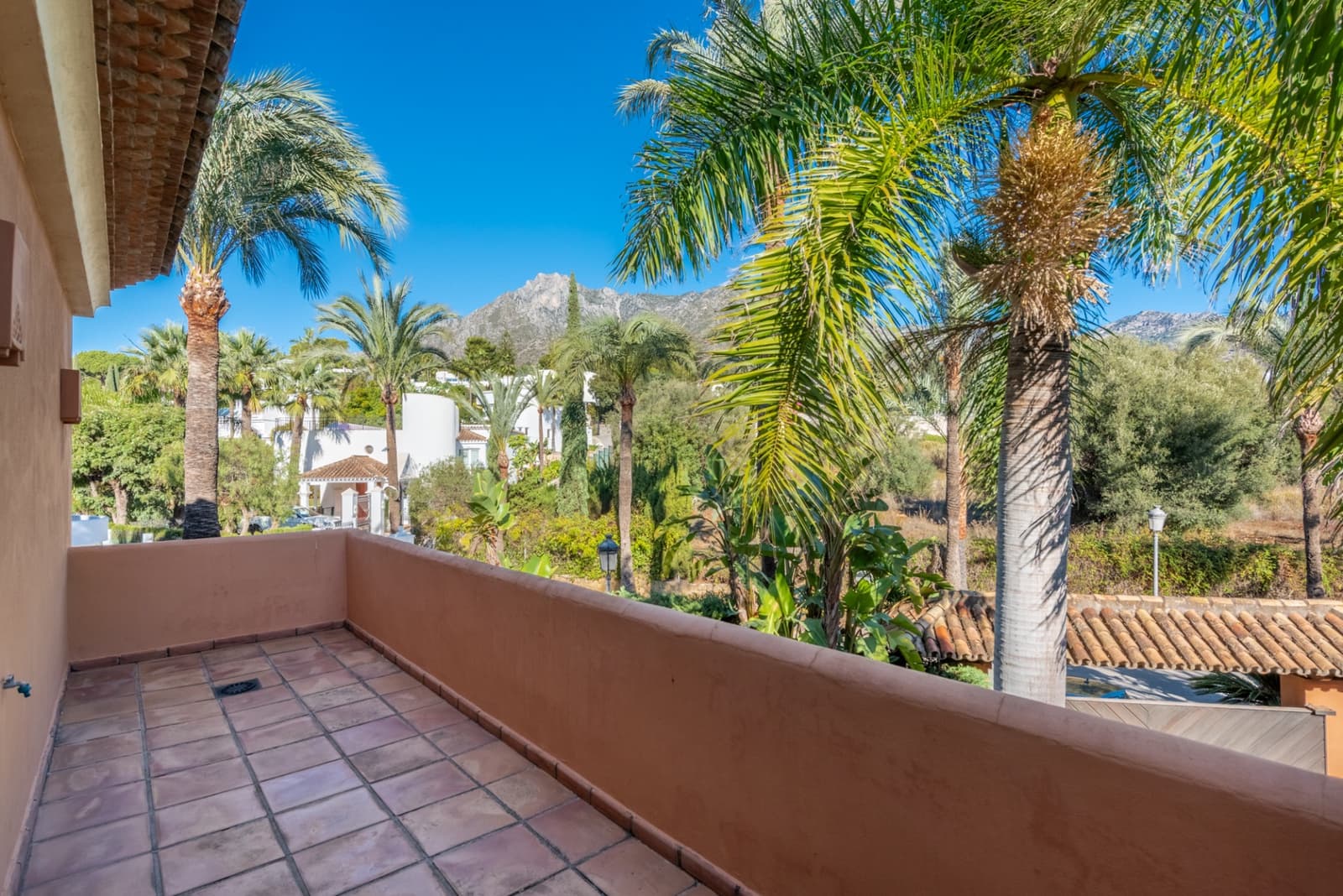 4 bedroom Villa for sale in Marbella with pool garage - € 4,500,000 (Ref: 7982701)